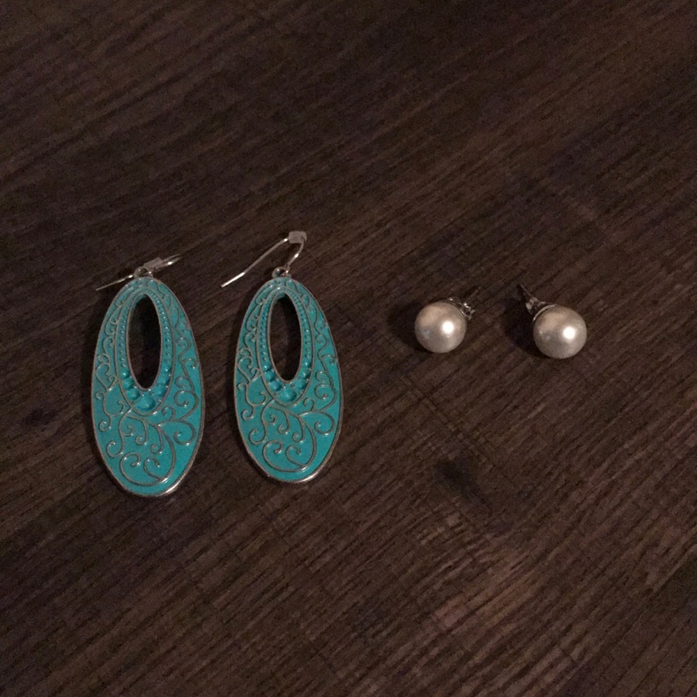 Blue dangle earrings and pearl-like stud earrings